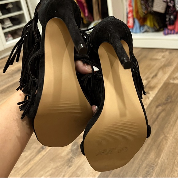Steve Madden fringe heels. Size 5.5 Fits 6 Never worn. Super sexy! Brand new!! - Picture 5 of 6